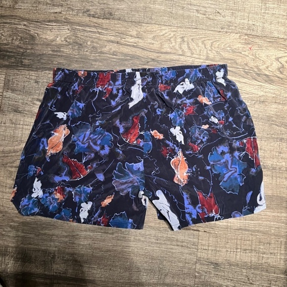 Womens shorts size L preloved - Picture 2 of 5